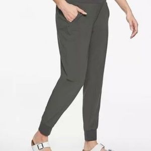 Athleta Soho Jogger Size 10 Unlined Featherweight